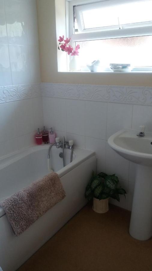Crescent Cottage B&B Питърсфилд Екстериор снимка